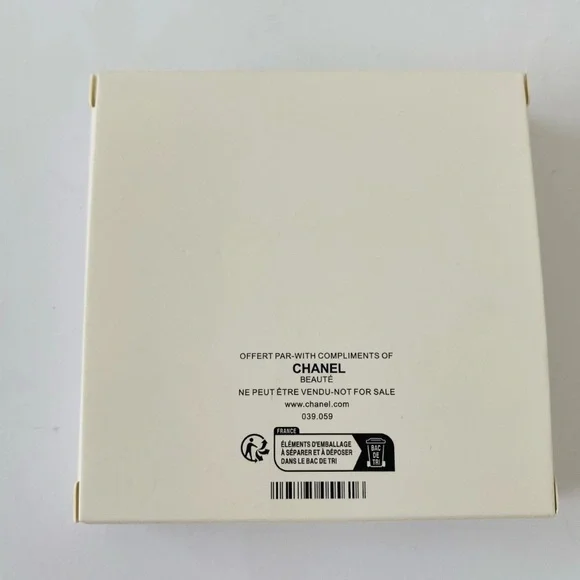 Brand New Chanel Beaute double C Logo Rhinestones Hair Clips (set of 2) - Picture 7 of 8